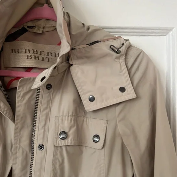 Burberry Brit Lightweight Trench Raincoat - Picture 5 of 9